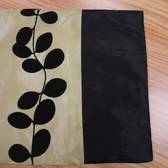 Moderní saténový povlak béžovo-černý s leskem, 45 x 45 cm